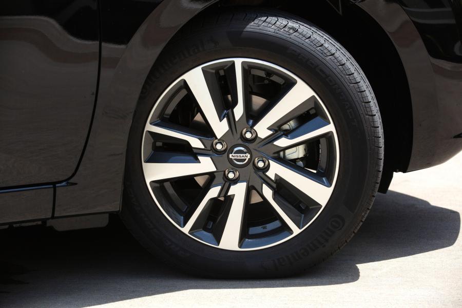 Колеса Nissan Versa SV 2019 года  (NA) (фото 7 из 10)